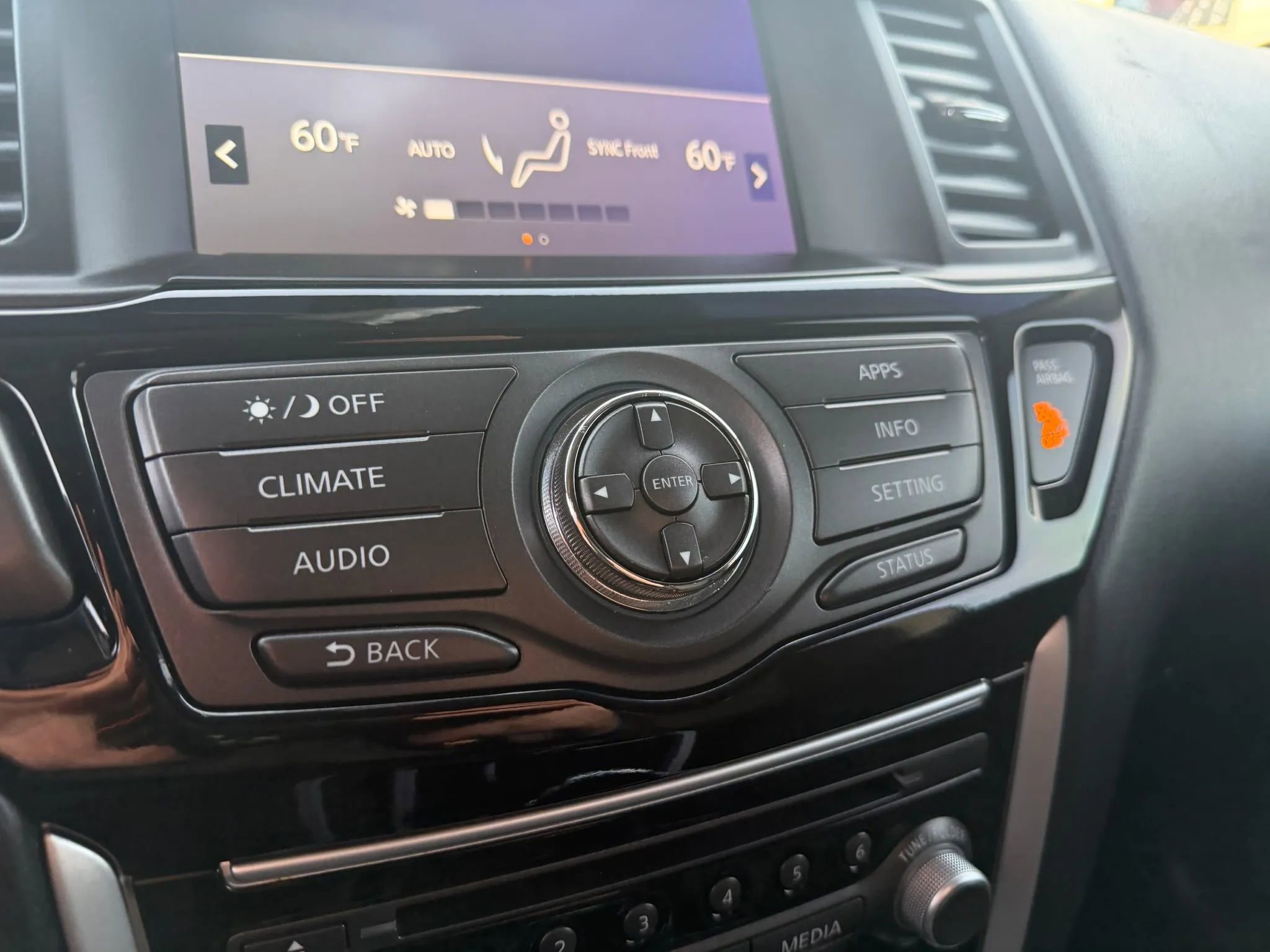 Used 2020 Nissan Pathfinder S image 16