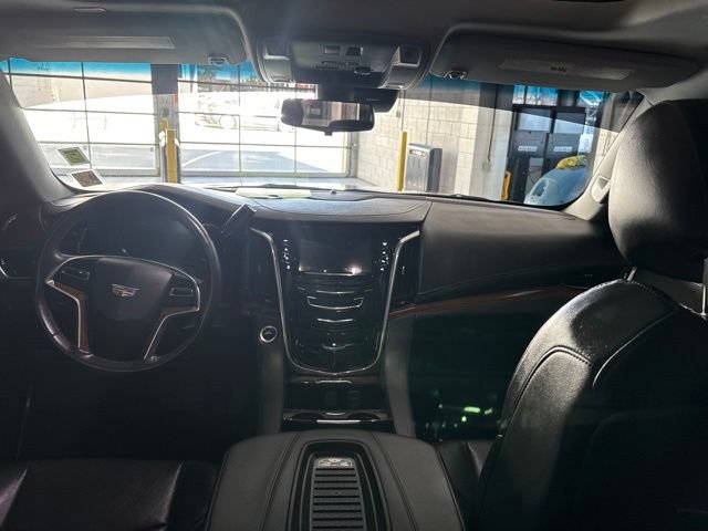 Used 2018 Cadillac Escalade Premium Luxury AWD/4WD image 38