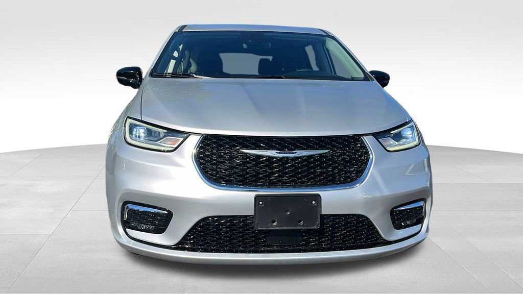 Used 2024 Chrysler Pacifica Touring-L image 8