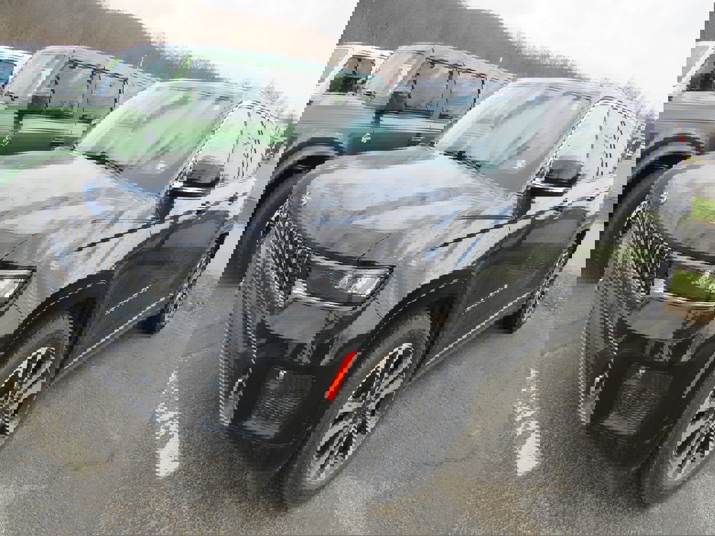 Used 2023 Jeep Grand Cherokee Overland w/ Adv Protech Group III image 3