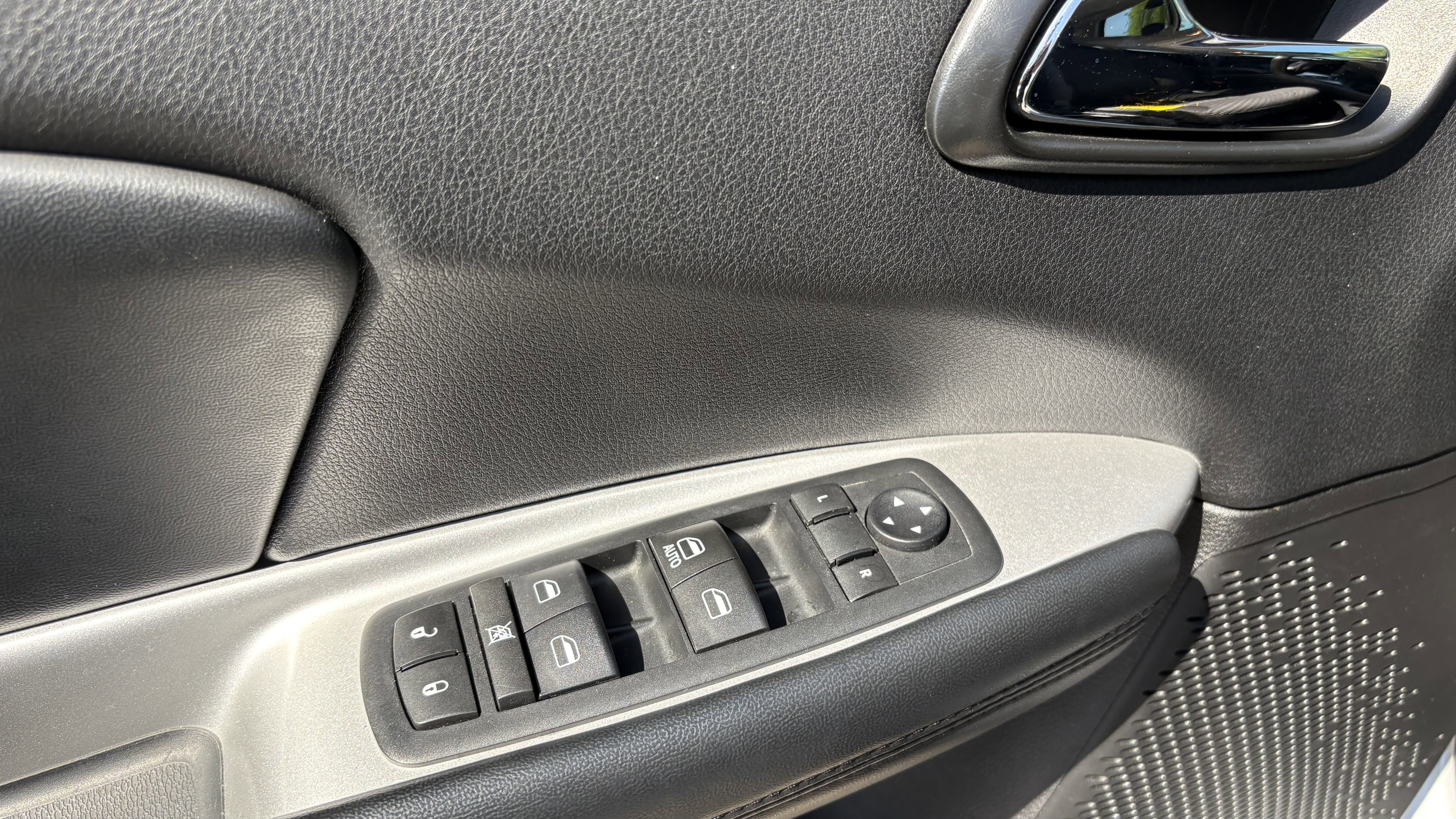 Used 2017 Dodge Journey SE image 17