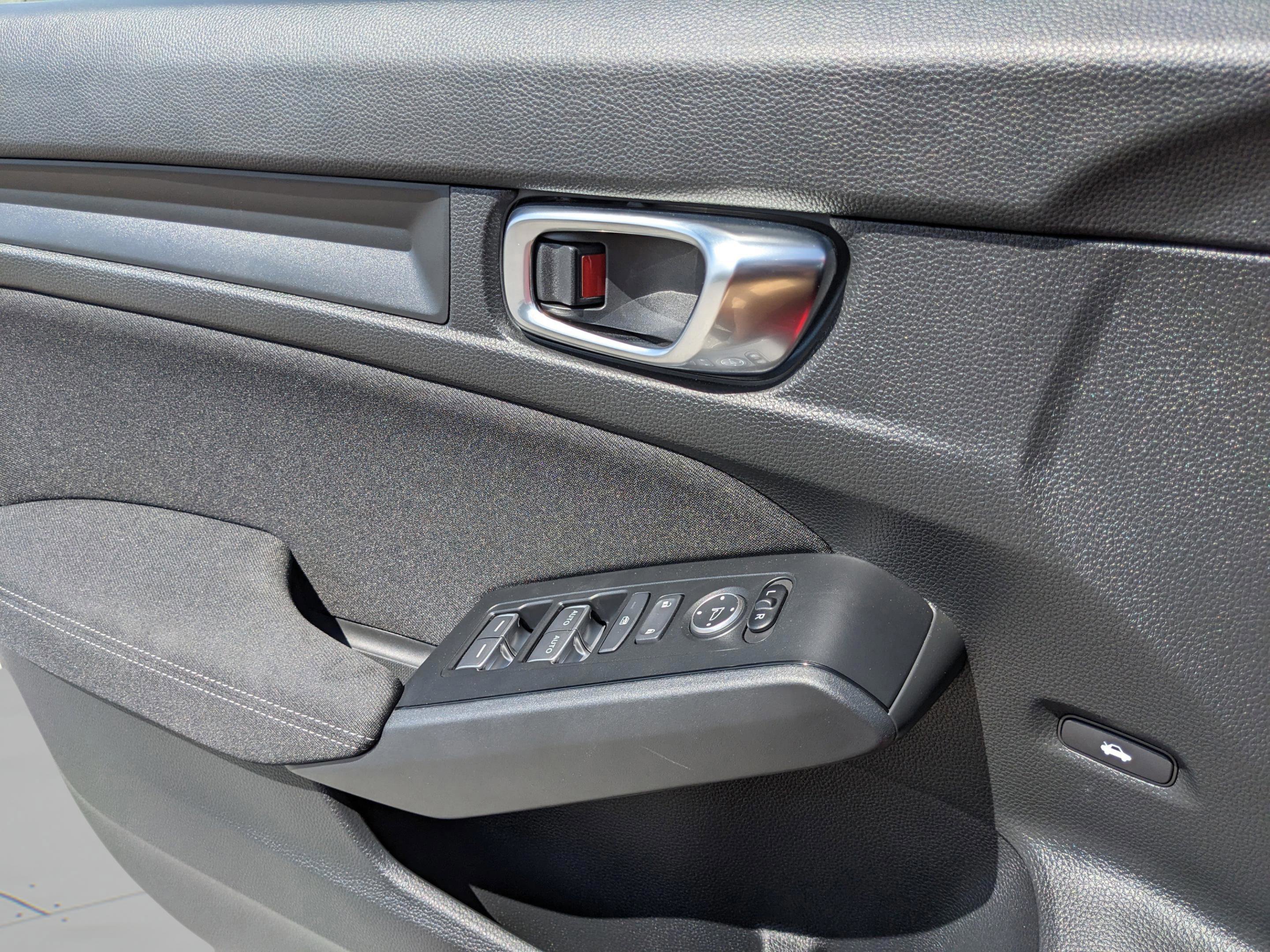 Used 2025 Honda Civic Sport image 31