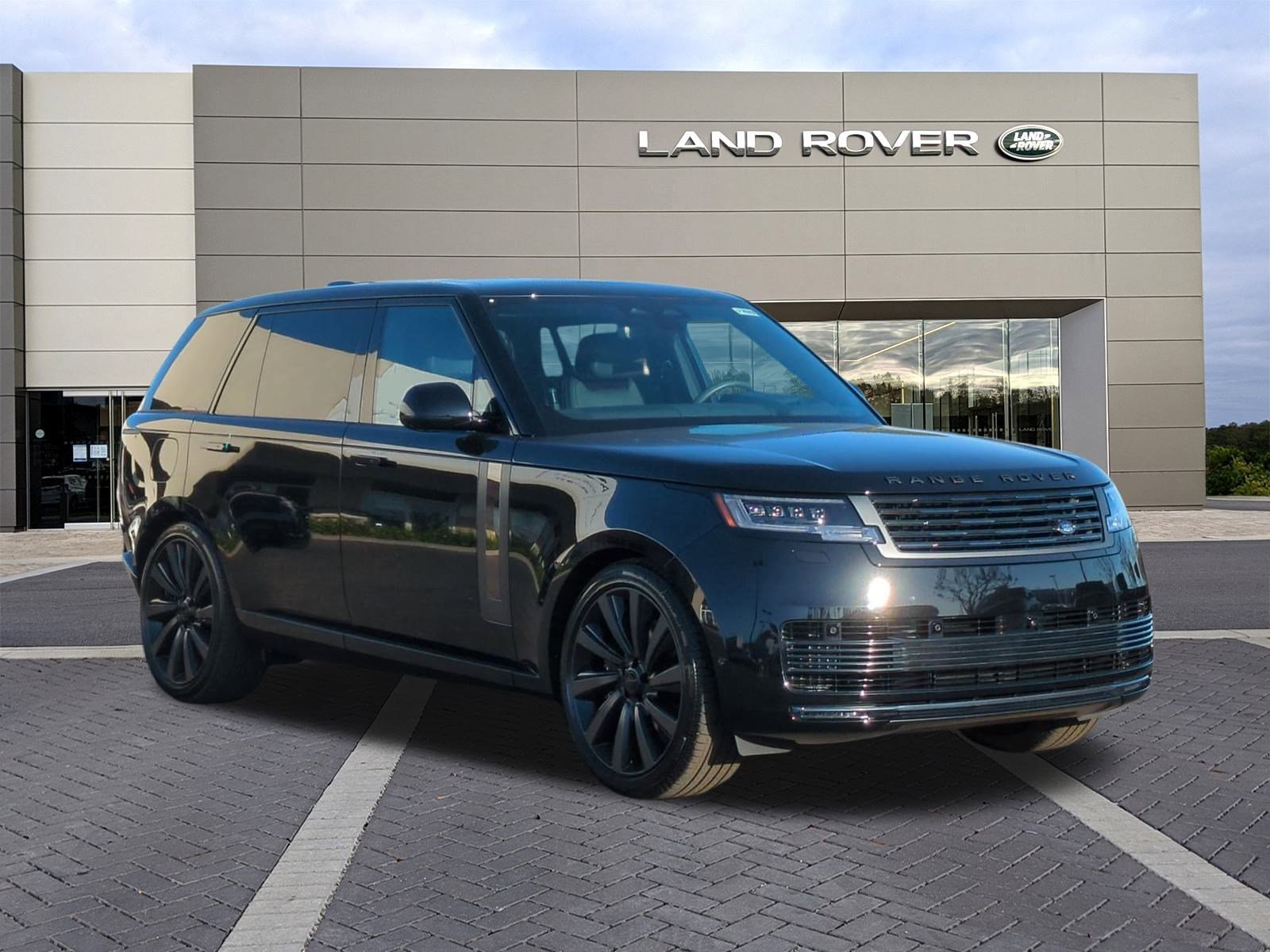 New 2026 Land Rover Range Rover SV image 3