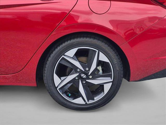 Used 2023 Hyundai Elantra Limited w/ Preferred Accessory Package FWD image 22