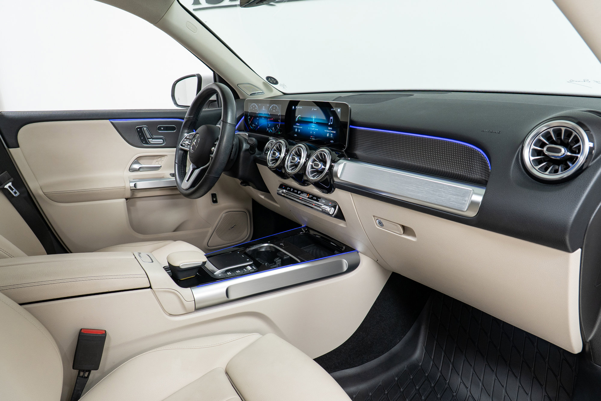 Certified 2021 Mercedes-Benz GLB 250 4MATIC w/ Premium Package image 21