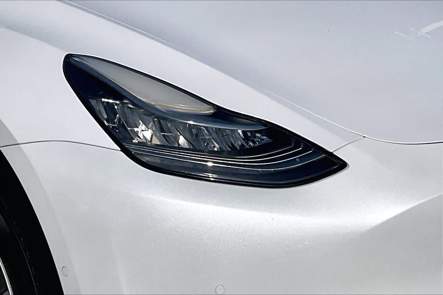 Used 2022 Tesla Model Y Long Range AWD/4WD image 25
