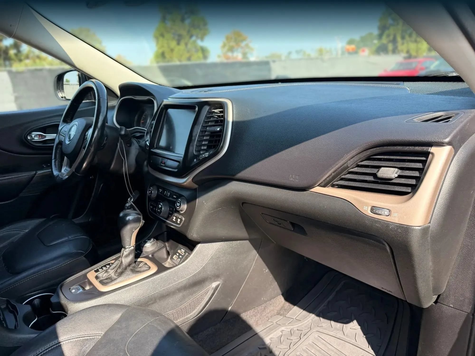 Used 2015 Jeep Cherokee Limited AWD/4WD image 19