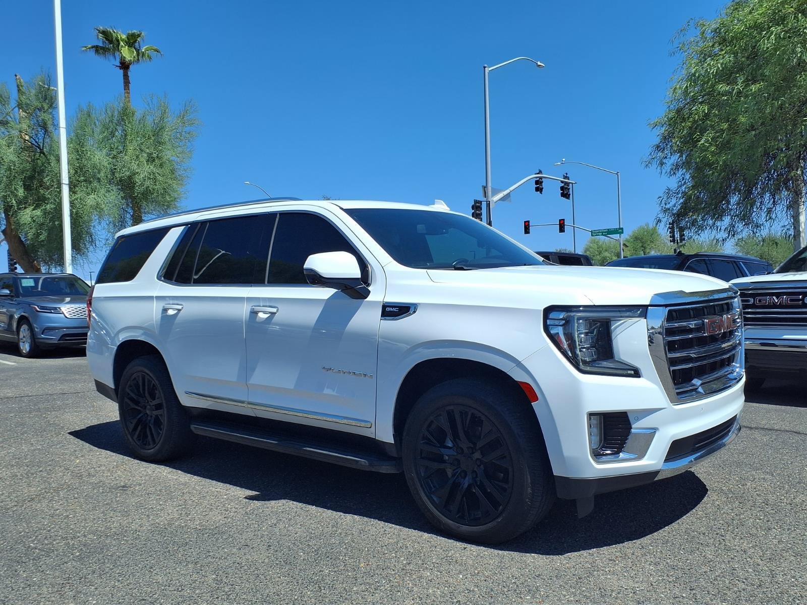 Used 2021 GMC Yukon SLT w/ SLT Premium Package AWD/4WD image 3