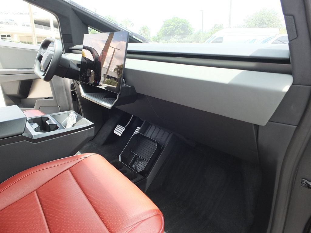 Used 2025 Tesla Cybertruck AWD Crew Cab image 22