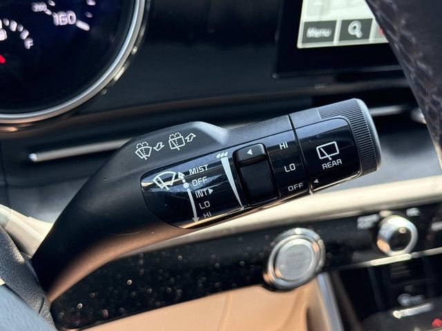 Used 2024 Kia Carnival EX FWD image 23