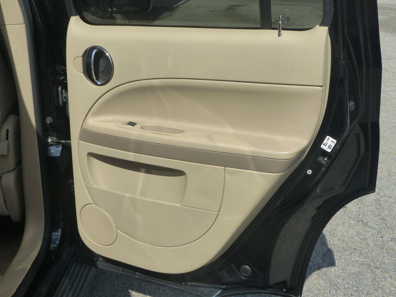 Used 2009 Chevrolet HHR LT FWD image 14