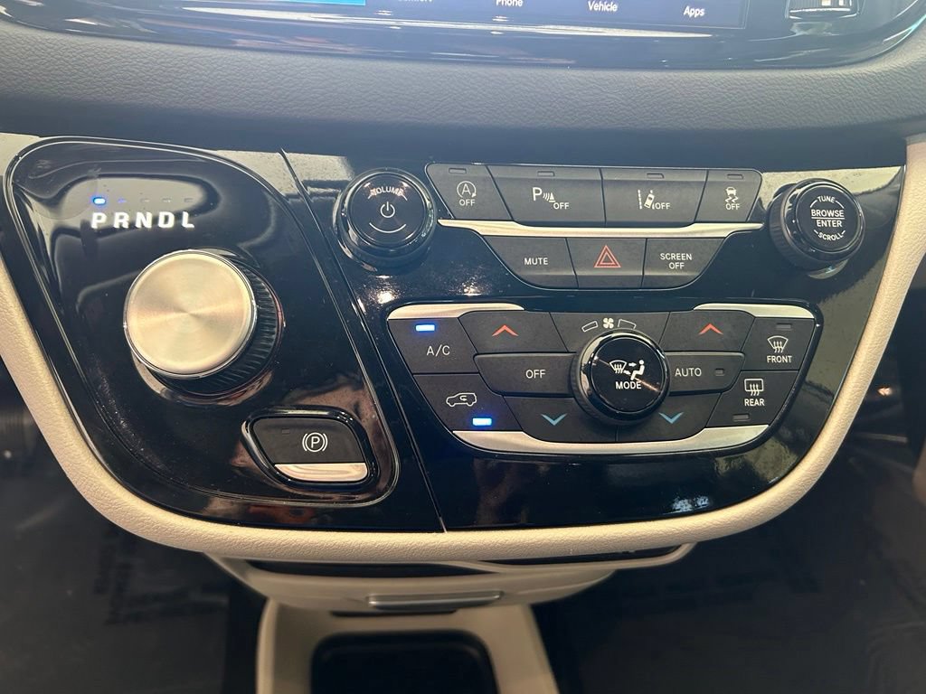 Used 2024 Chrysler Pacifica Touring-L FWD image 46