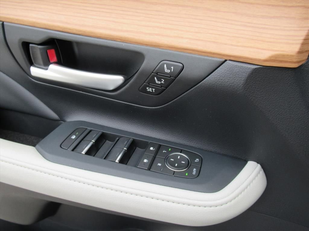 Used 2025 Toyota Grand Highlander Limited image 21