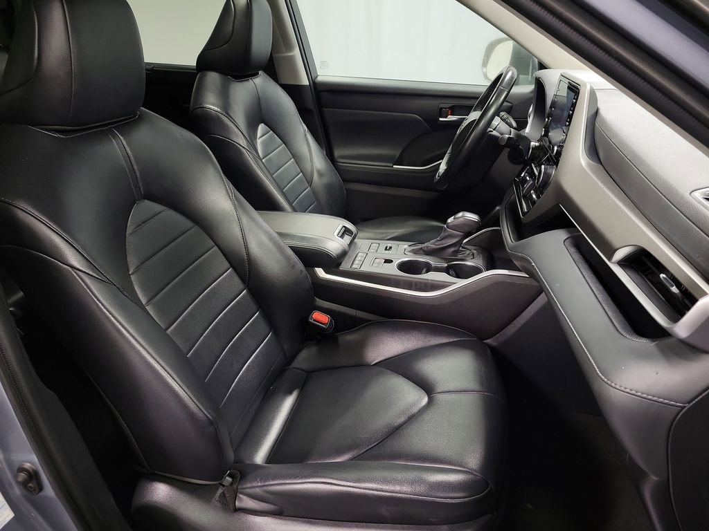 Used 2022 Toyota Highlander XLE image 29