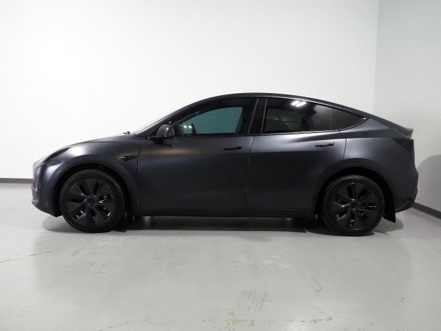 Used 2025 Tesla Model Y AWD image 10