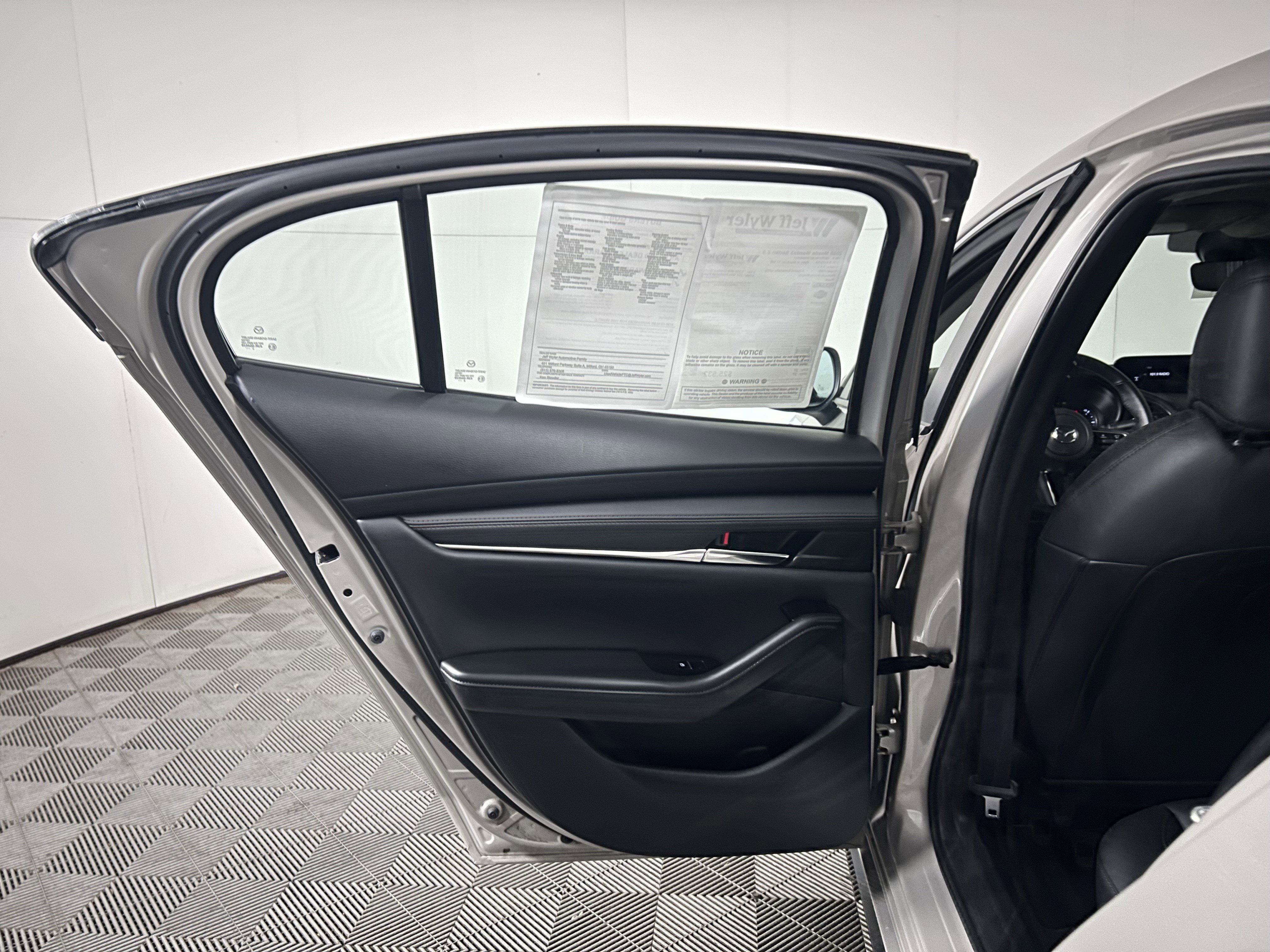 Used 2025 MAZDA MAZDA3 s image 33