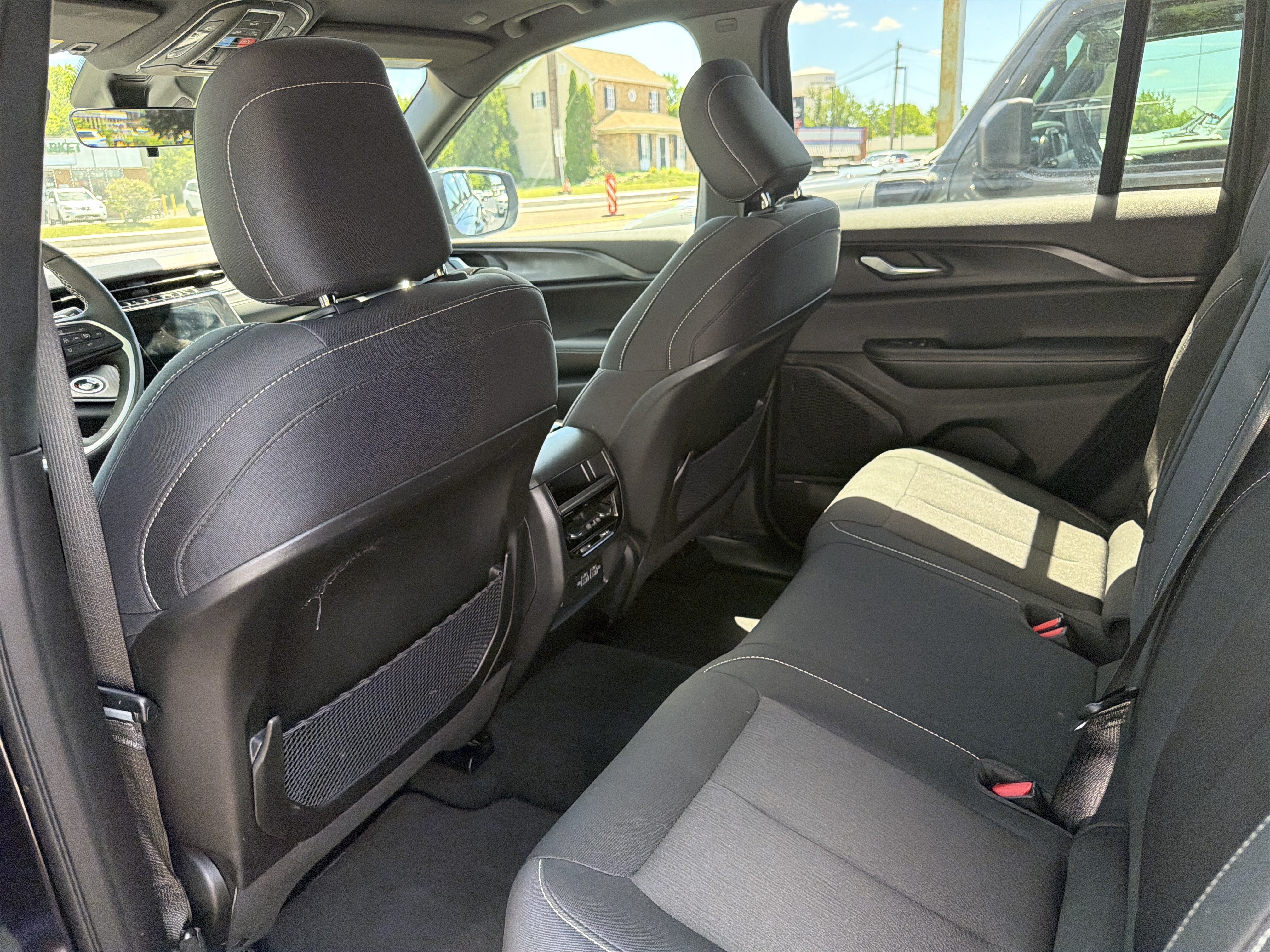 Certified 2025 Jeep Grand Cherokee Laredo X w/ Luxury Tech Group I AWD/4WD image 12