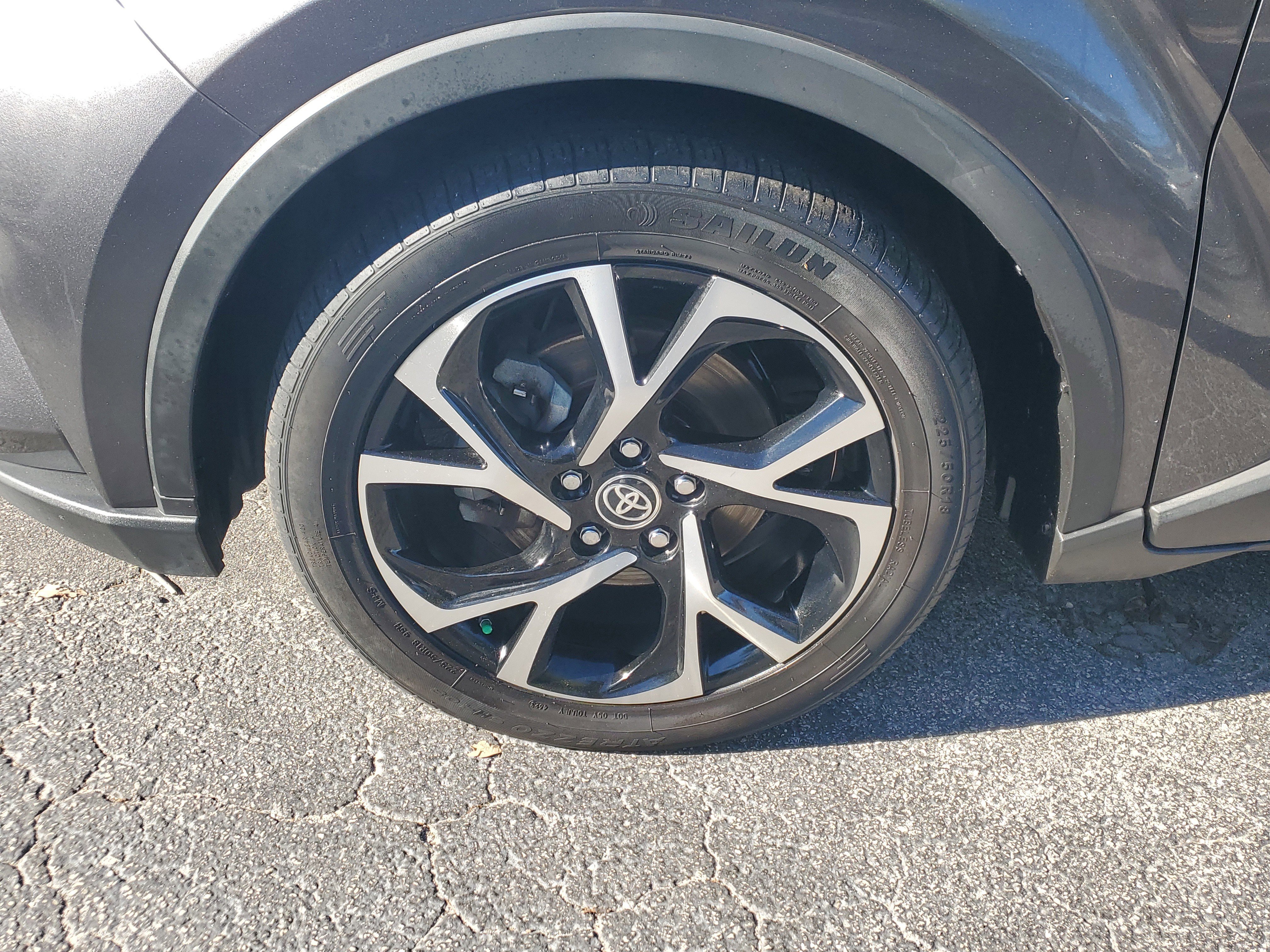 Used 2020 Toyota C-HR XLE image 4