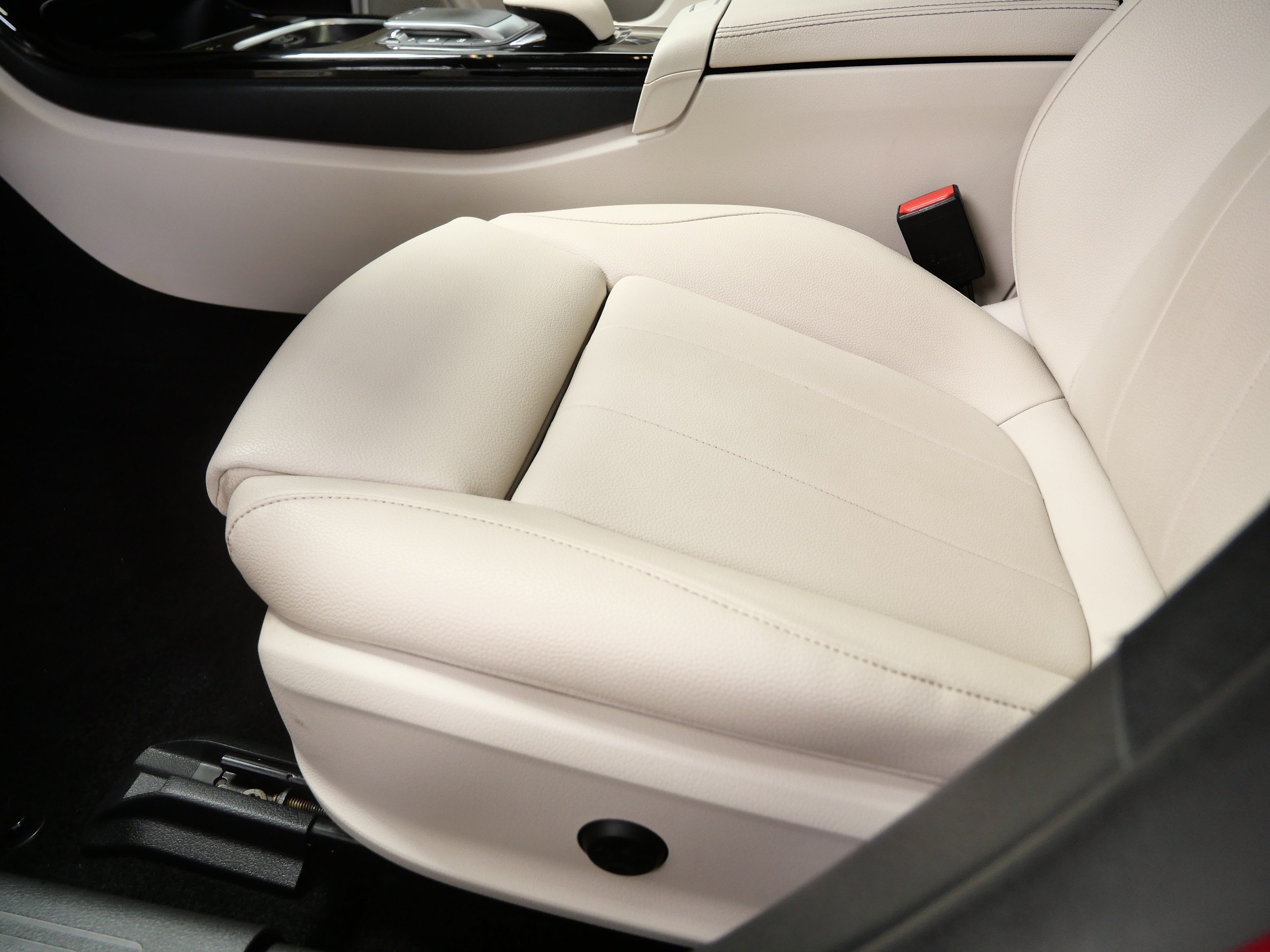 Used 2022 Mercedes-Benz CLA 250 4MATIC image 17