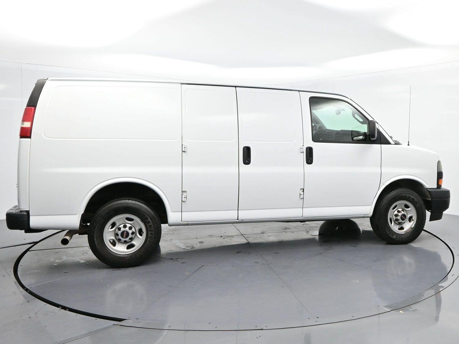 Used 2018 GMC Savana 2500 w/ Enhanced Convenience Package RWD image 8
