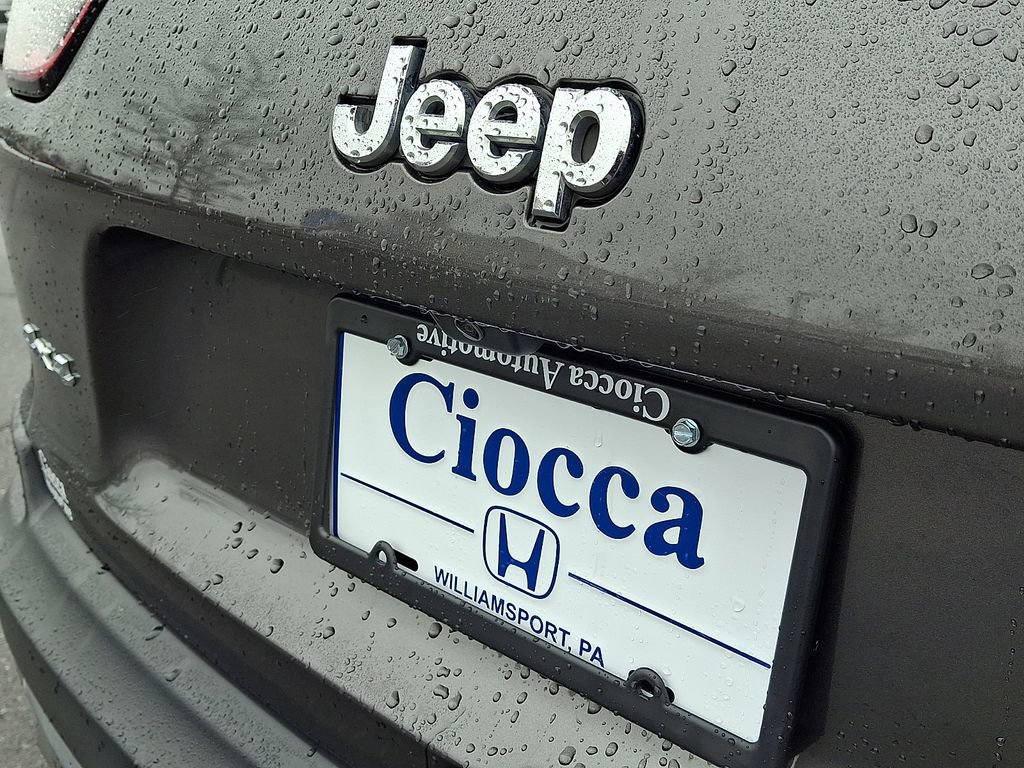 Used 2020 Jeep Cherokee Limited w/ Technology Group image 33