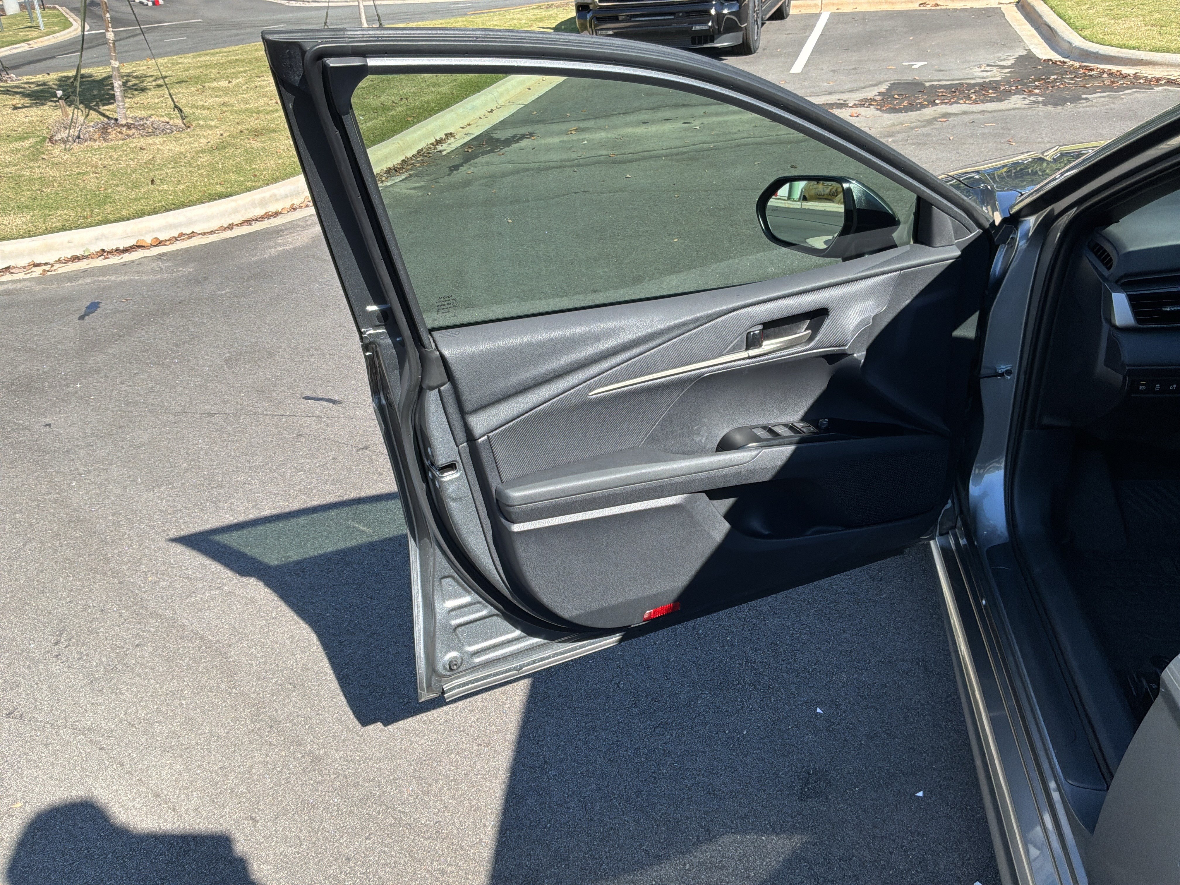 Used 2026 Toyota Camry SE FWD image 14