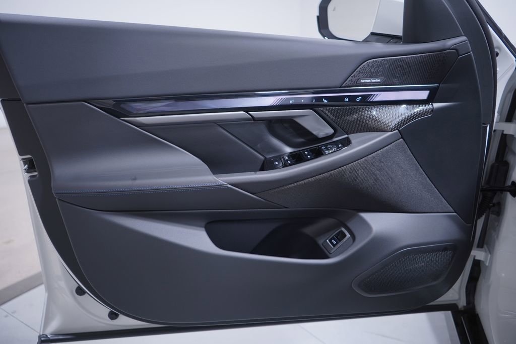 New 2026 BMW i5 eDrive40 w/ M Sport Package image 12