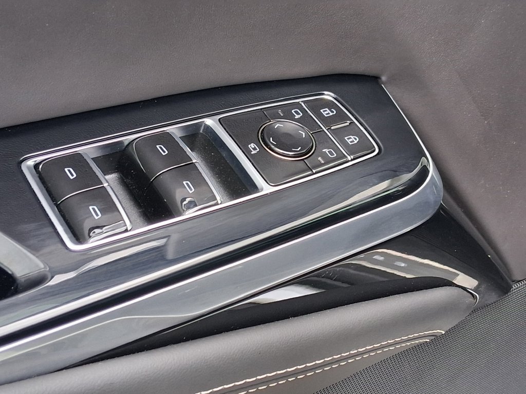 Used 2025 Cadillac Escalade Sport Platinum AWD/4WD image 19