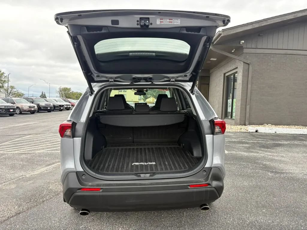 Used 2019 Toyota RAV4 XLE w/ Convenience Package AWD/4WD image 10
