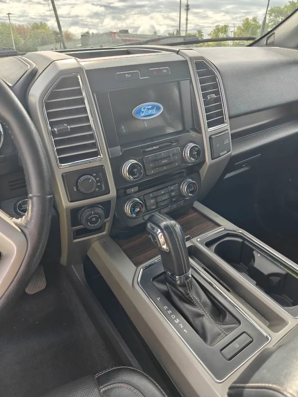 Used 2016 Ford F150 Lariat w/ Equipment Group 502A Luxury AWD/4WD image 17