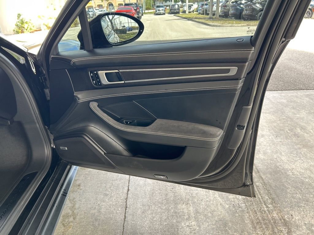 Used 2019 Porsche Panamera GTS image 29