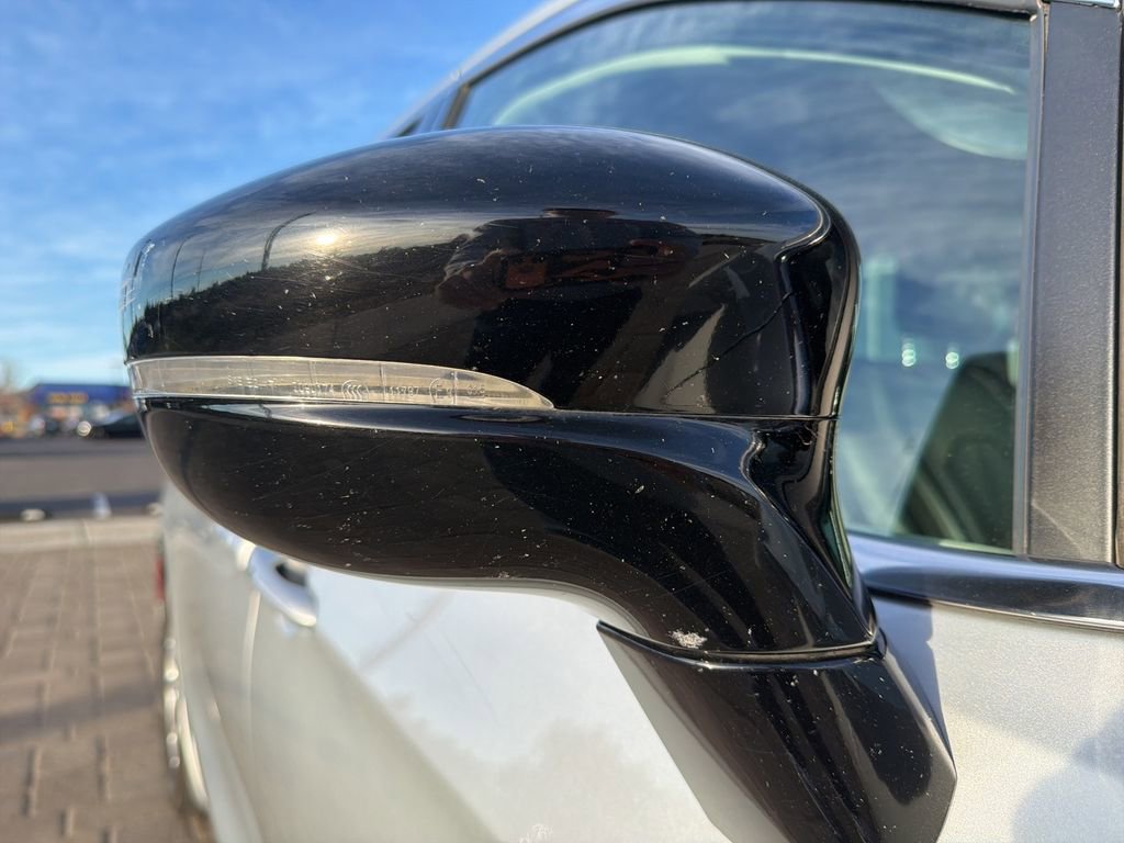 Used 2024 Chrysler Pacifica Touring-L FWD image 10