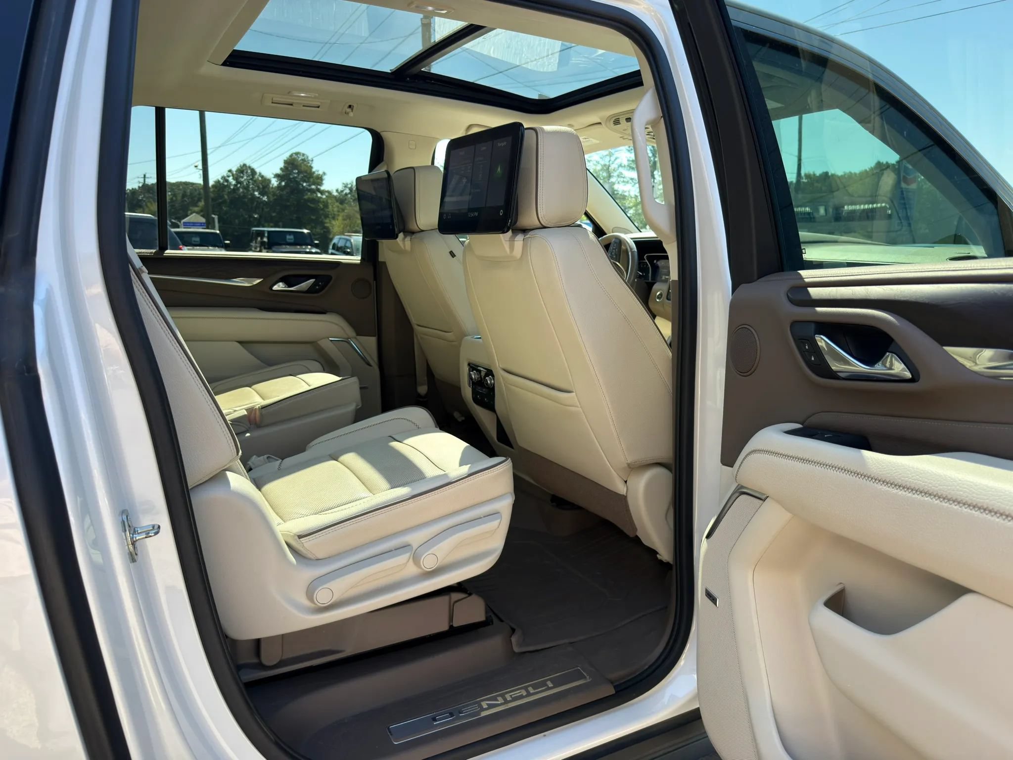 Used 2021 GMC Yukon XL Denali w/ Denali Premium Package RWD image 20