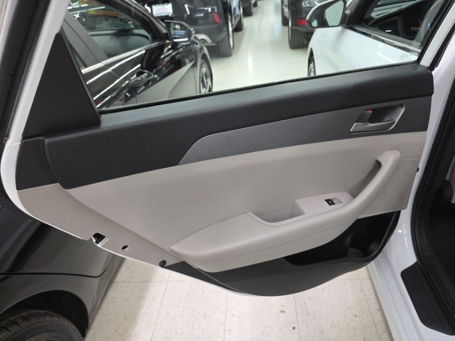 Used 2019 Hyundai Sonata SE w/ Cargo Package FWD image 13