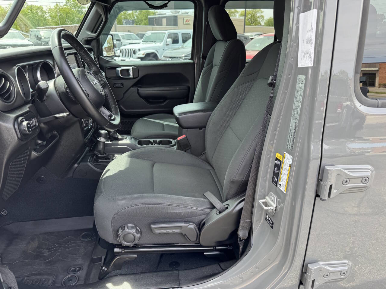 Used 2022 Jeep Gladiator Willys AWD/4WD image 7