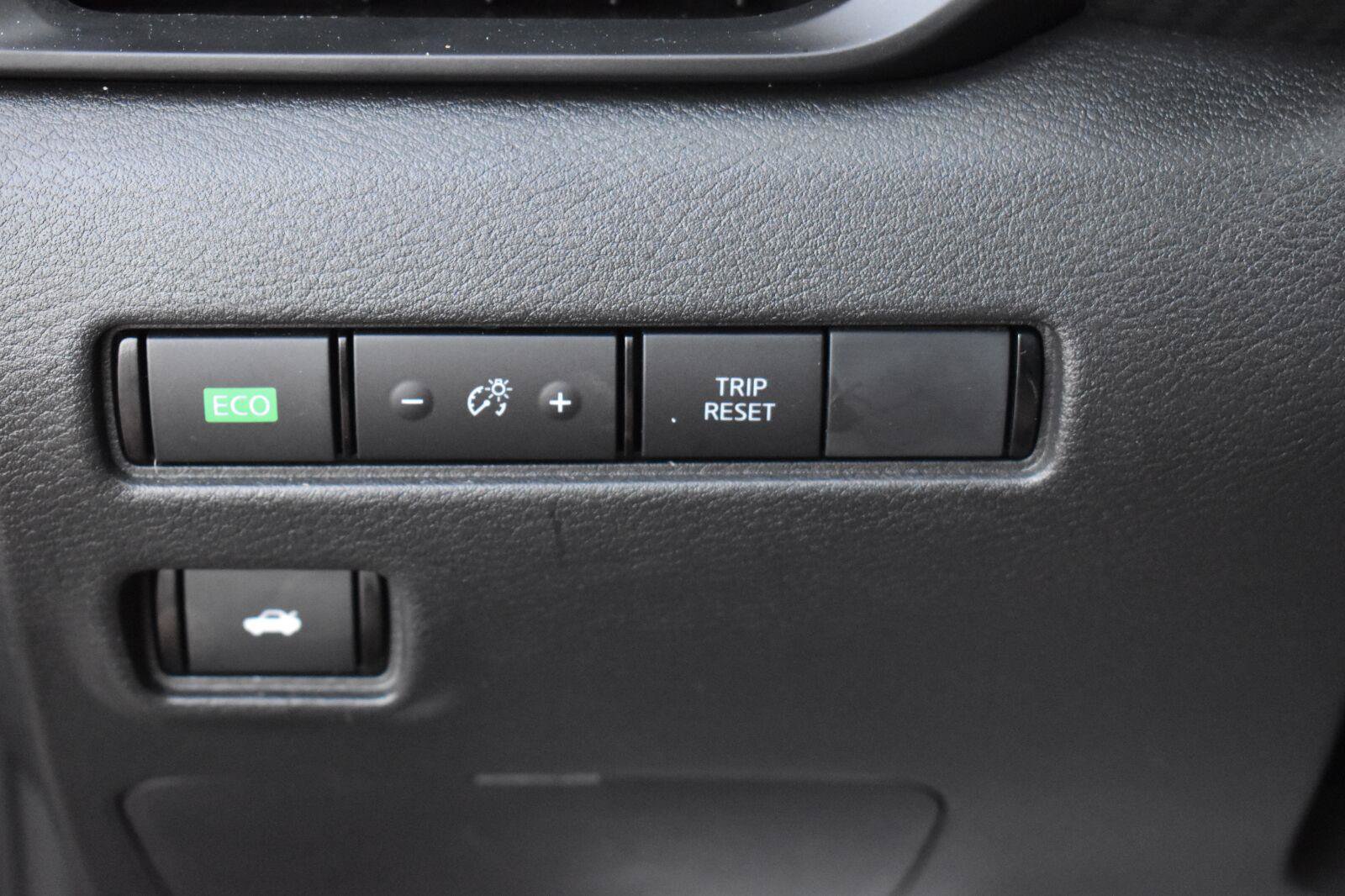 Used 2025 Nissan Sentra S FWD image 38