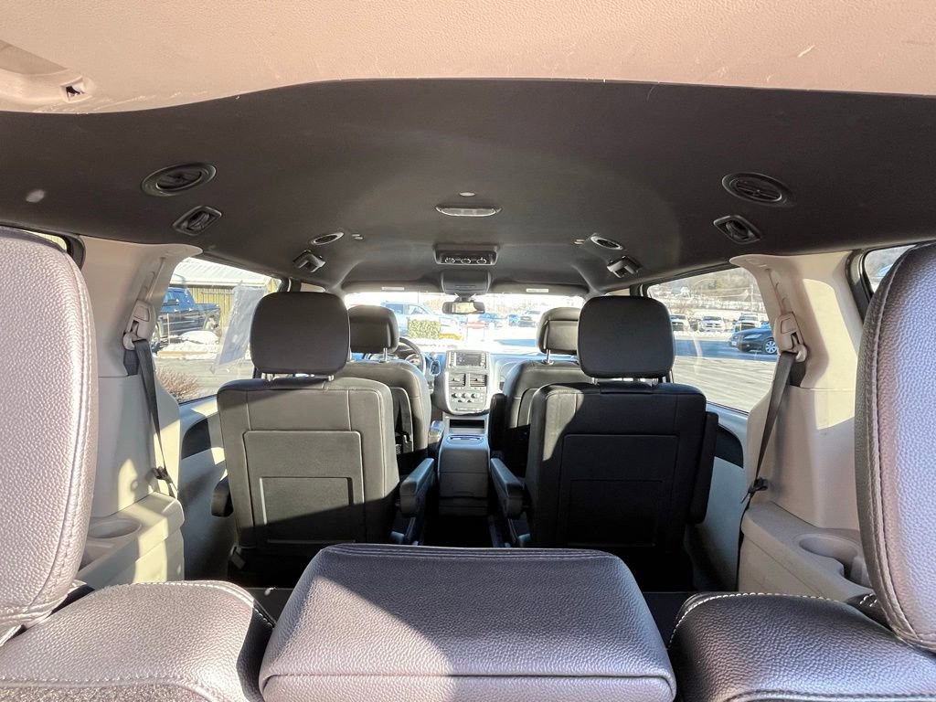 Used 2020 Dodge Grand Caravan SXT image 28
