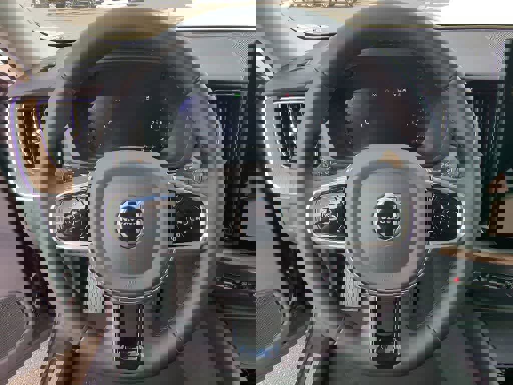 New 2026 Volvo XC60 B5 Plus w/ Protection Package Premier image 21