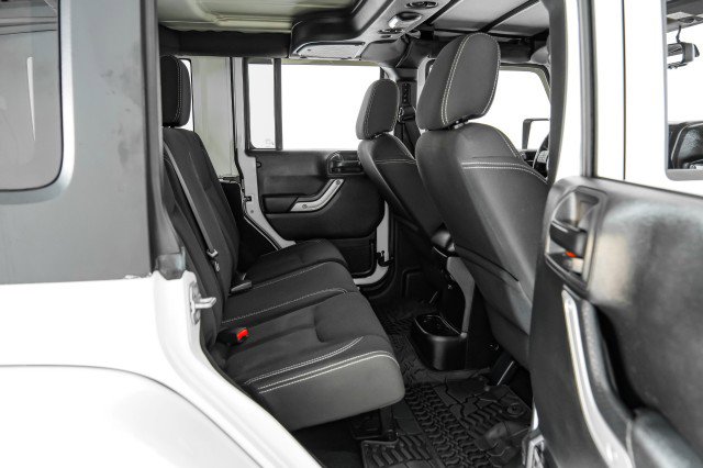 Used 2015 Jeep Wrangler Unlimited Sahara w/ Connectivity Group image 32