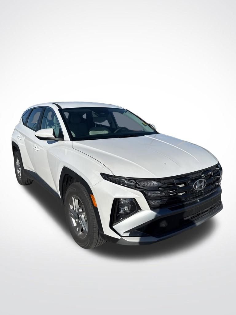 Used 2025 Hyundai Tucson SE image 4