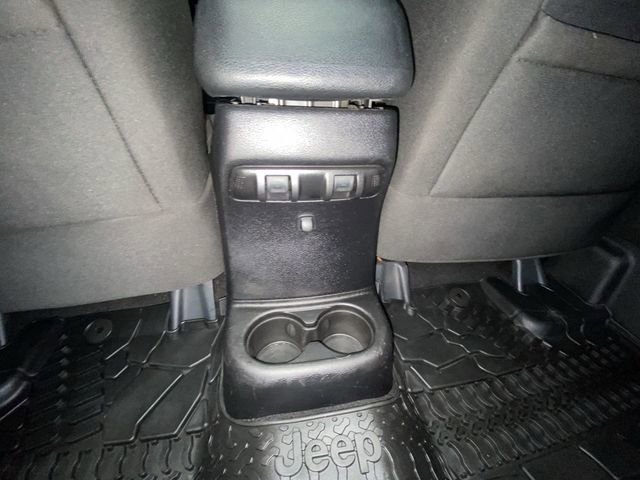 Used 2014 Jeep Wrangler Unlimited Sahara image 28