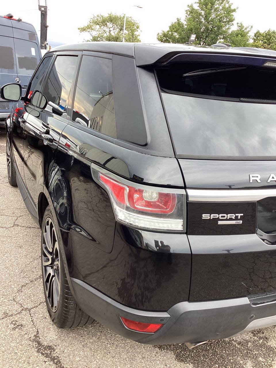 Used 2015 Land Rover Range Rover Sport SE AWD/4WD image 10