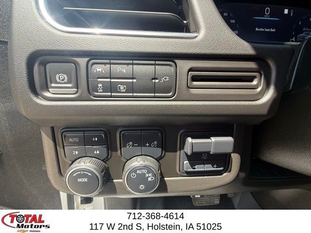 Used 2022 Chevrolet Suburban RST w/ Luxury Package AWD/4WD image 18