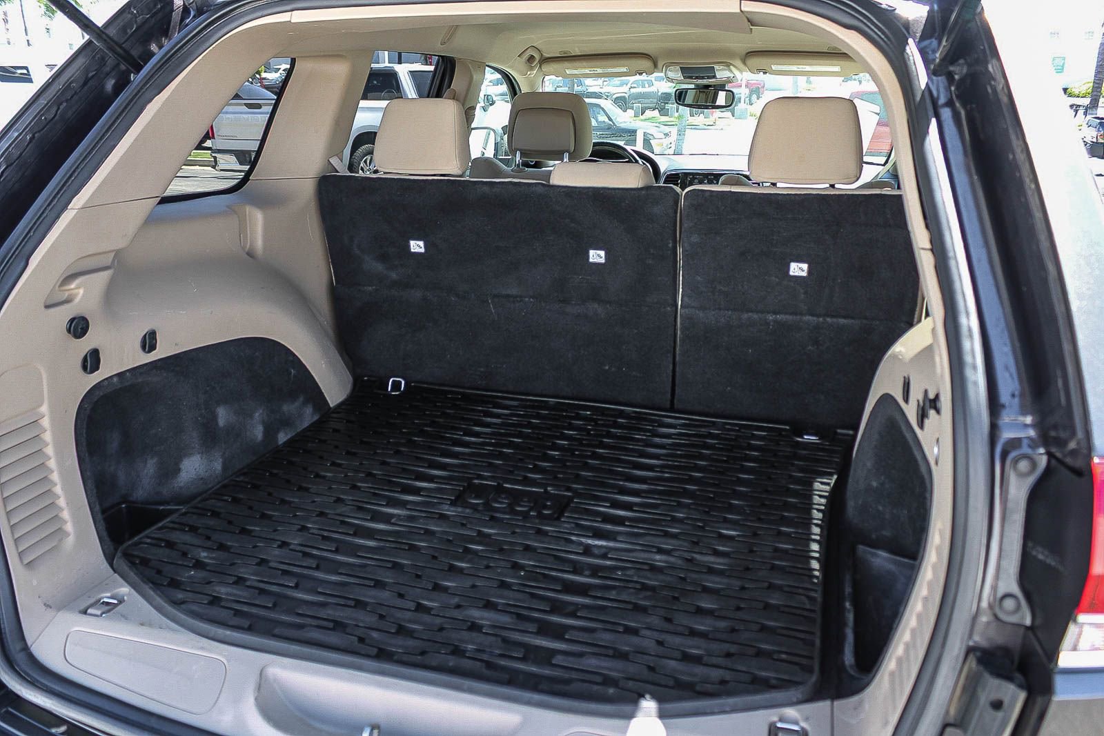 Used 2020 Jeep Grand Cherokee Laredo w/ 18" Wheel & 8.4" Radio Group image 24