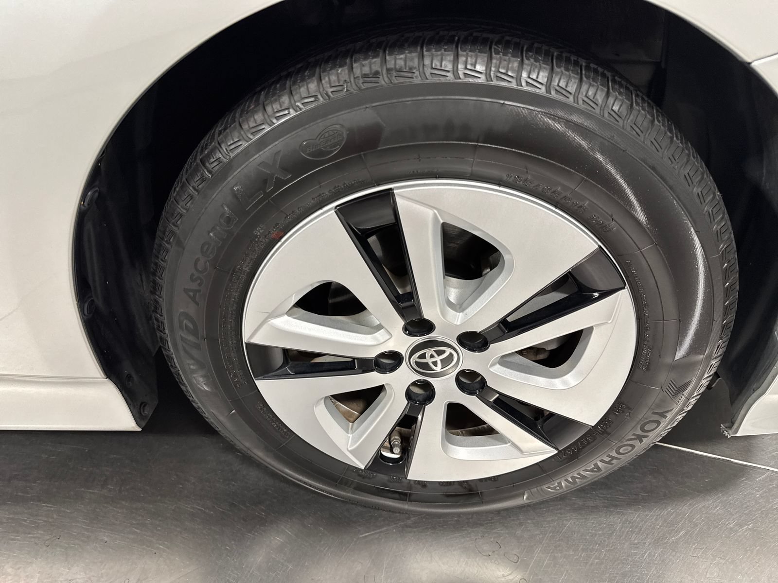 Used 2016 Toyota Prius FWD image 21