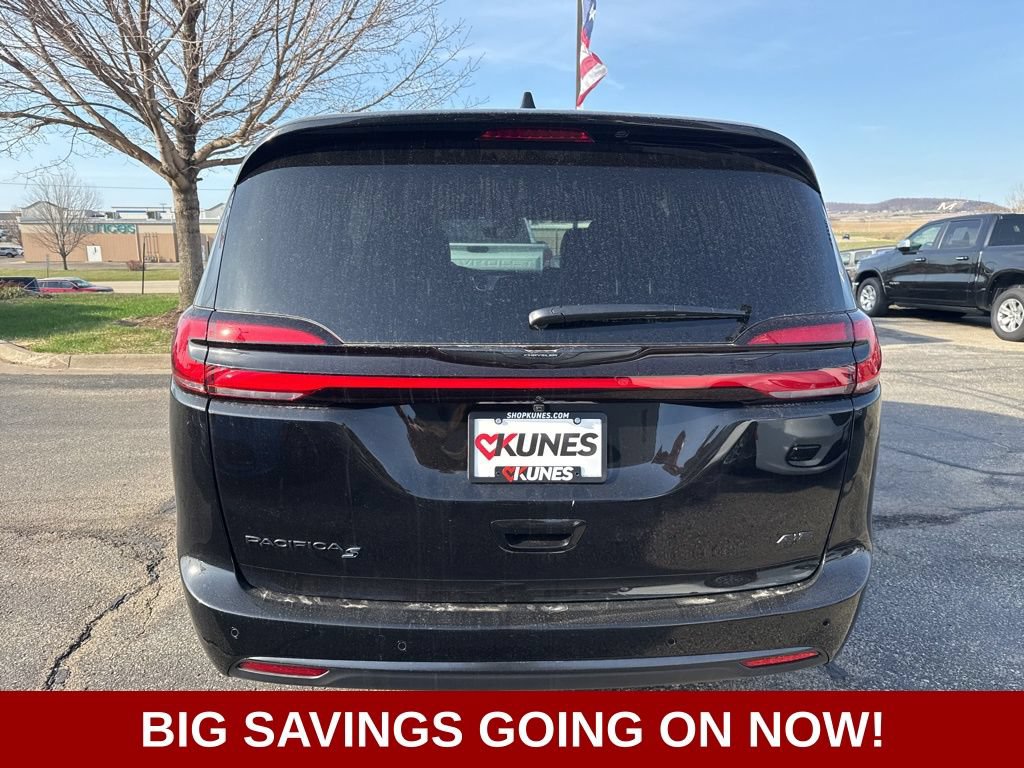 New 2026 Chrysler Pacifica Select w/ S Appearance Package AWD/4WD image 4