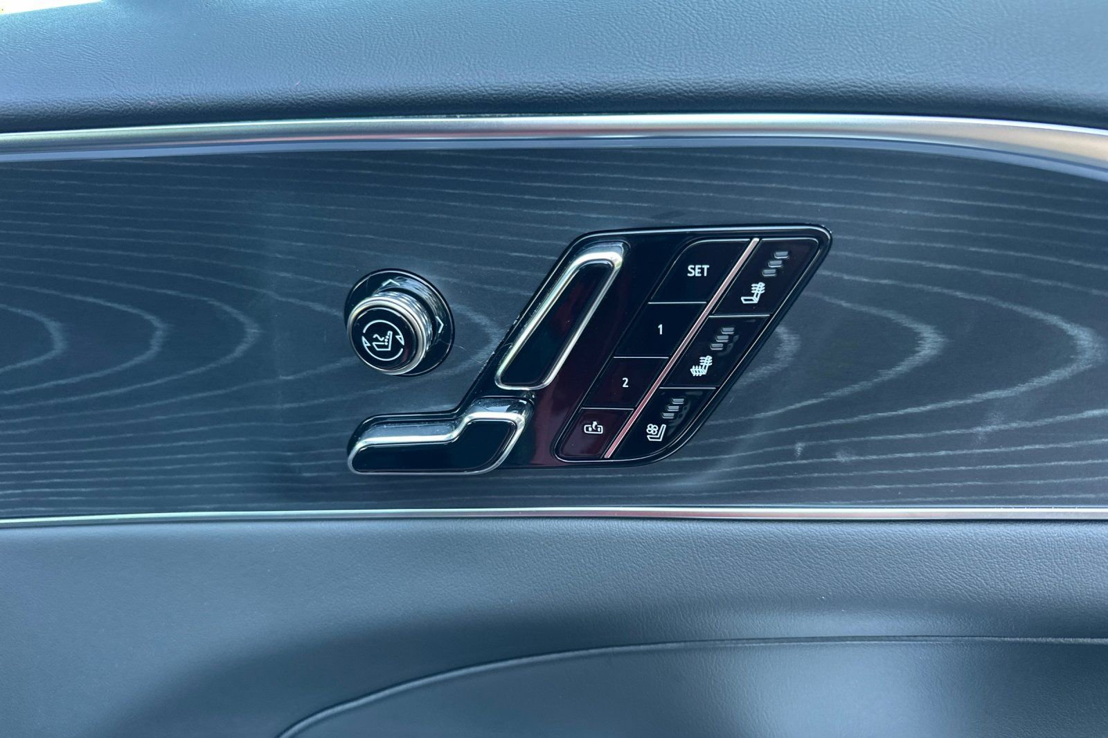 Certified 2026 Cadillac Lyriq Signature Sport w/ LPO, Floor Liner Package AWD/4WD image 20