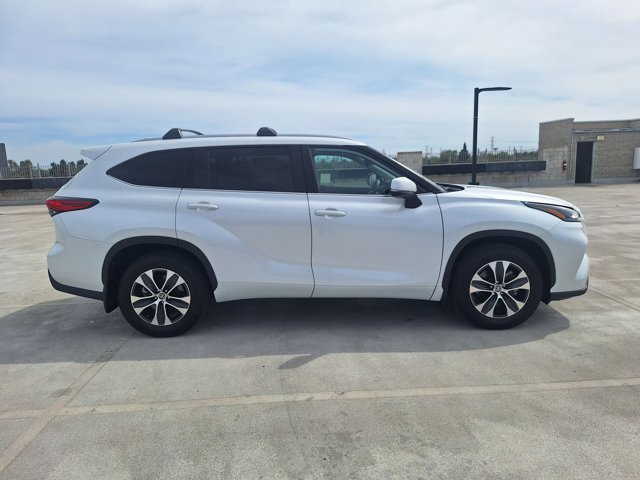 Used 2023 Toyota Highlander XLE image 5