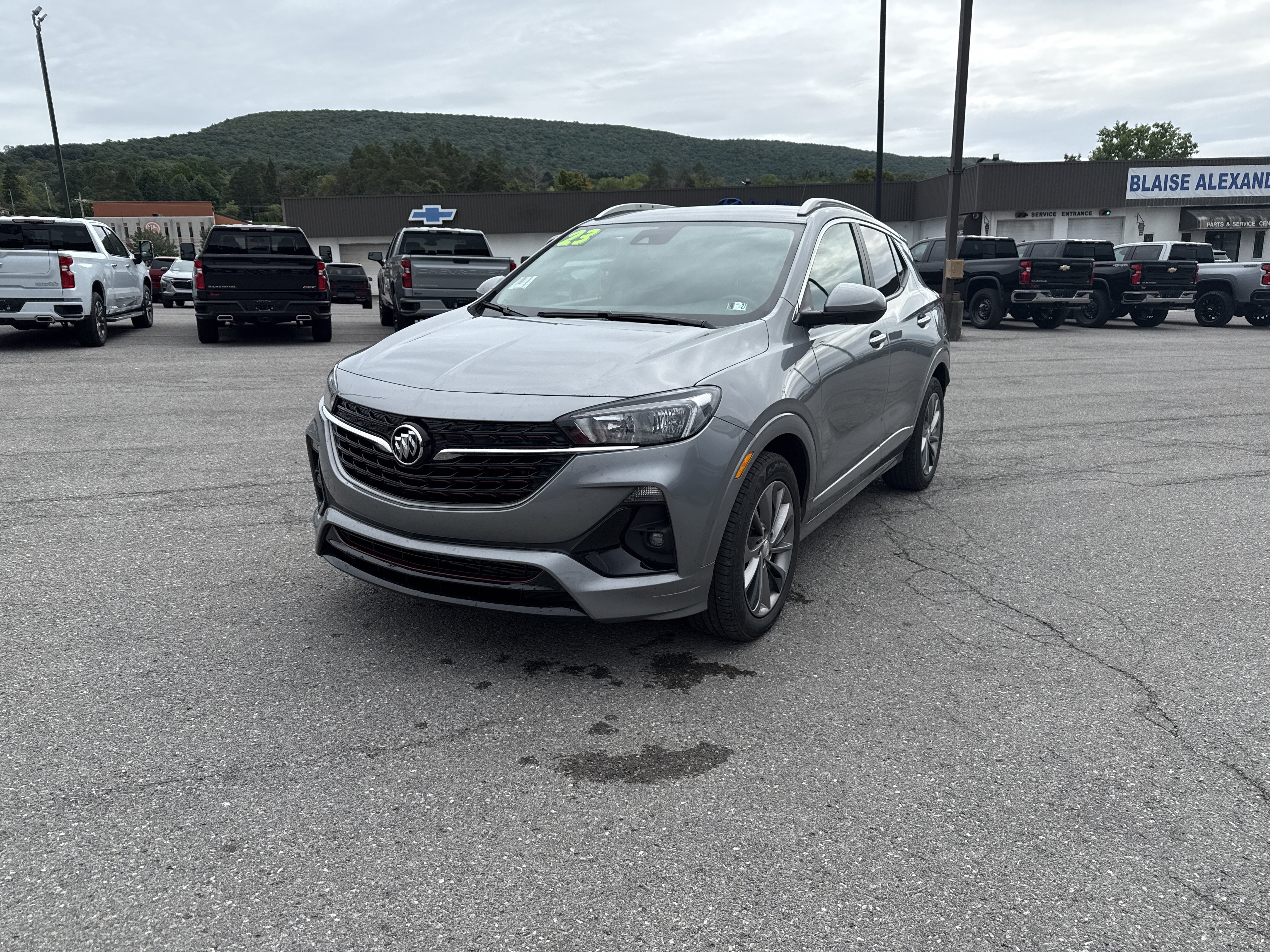 Used 2023 Buick Encore GX Select w/ Sport Touring Package FWD image 7