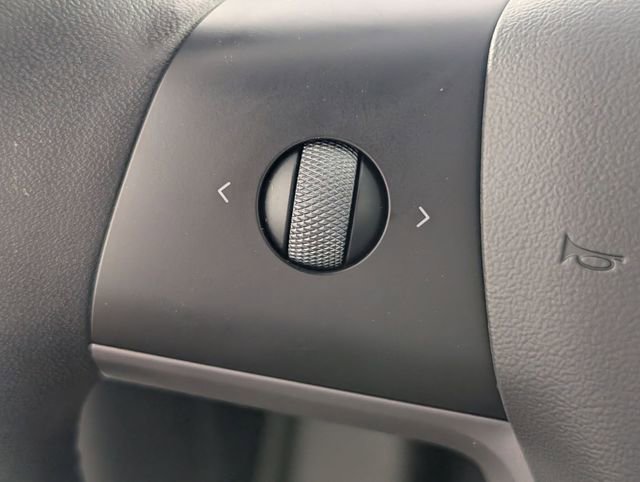 Used 2022 Tesla Model Y Long Range image 14